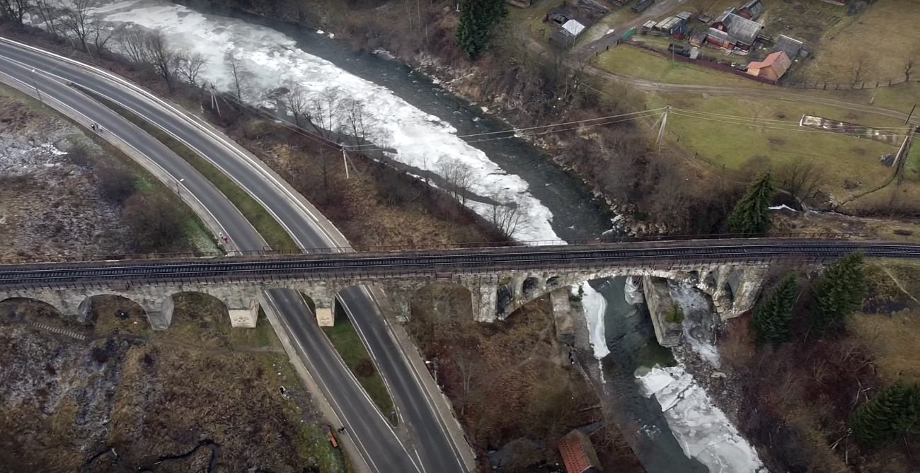 Старинные виадуки и водопады: необычные места рядом с Буковелем для незабываемого уикенда